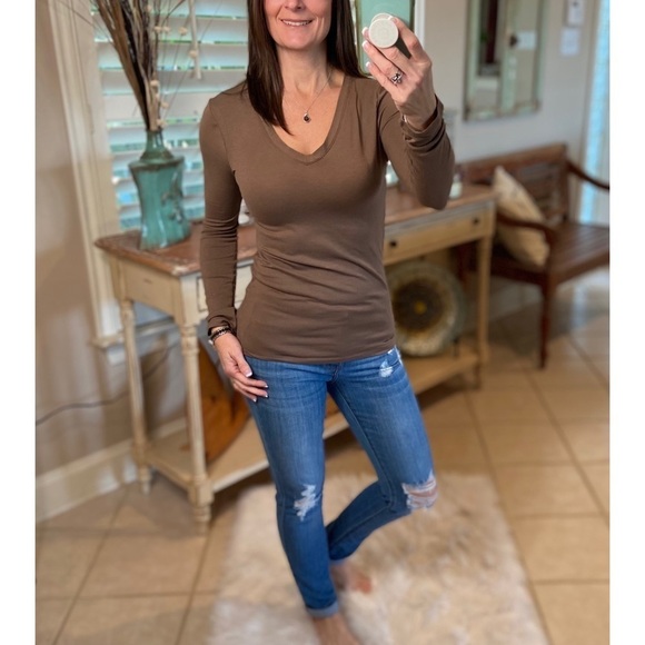 ❤️‍🔥V-Neck Stretchy Cotton Long Sleeve Top Mocha 1320 - Picture 2 of 5